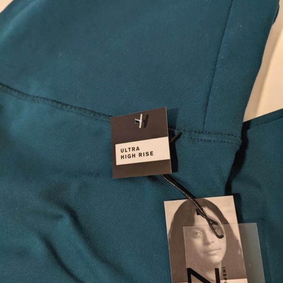 Zobha Capri Active Leggings, teal - Picture 5 of 5